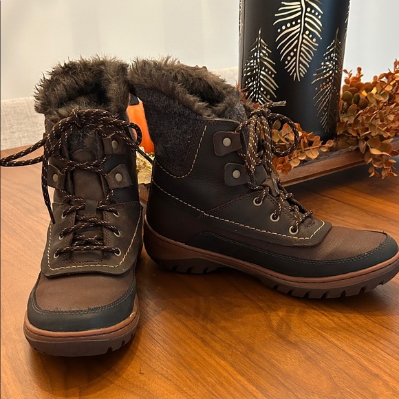 MERRELL Sylva Lace waterproof boots. Size 9 - Picture 1 of 9